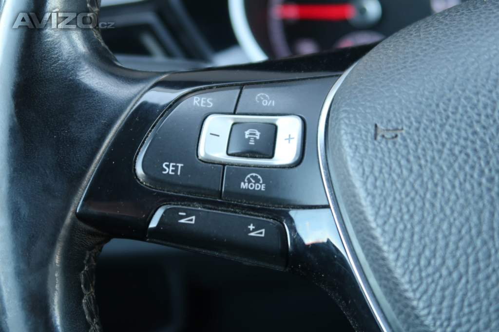 Foto inzerátu Volkswagen Touran 2.0 TDI