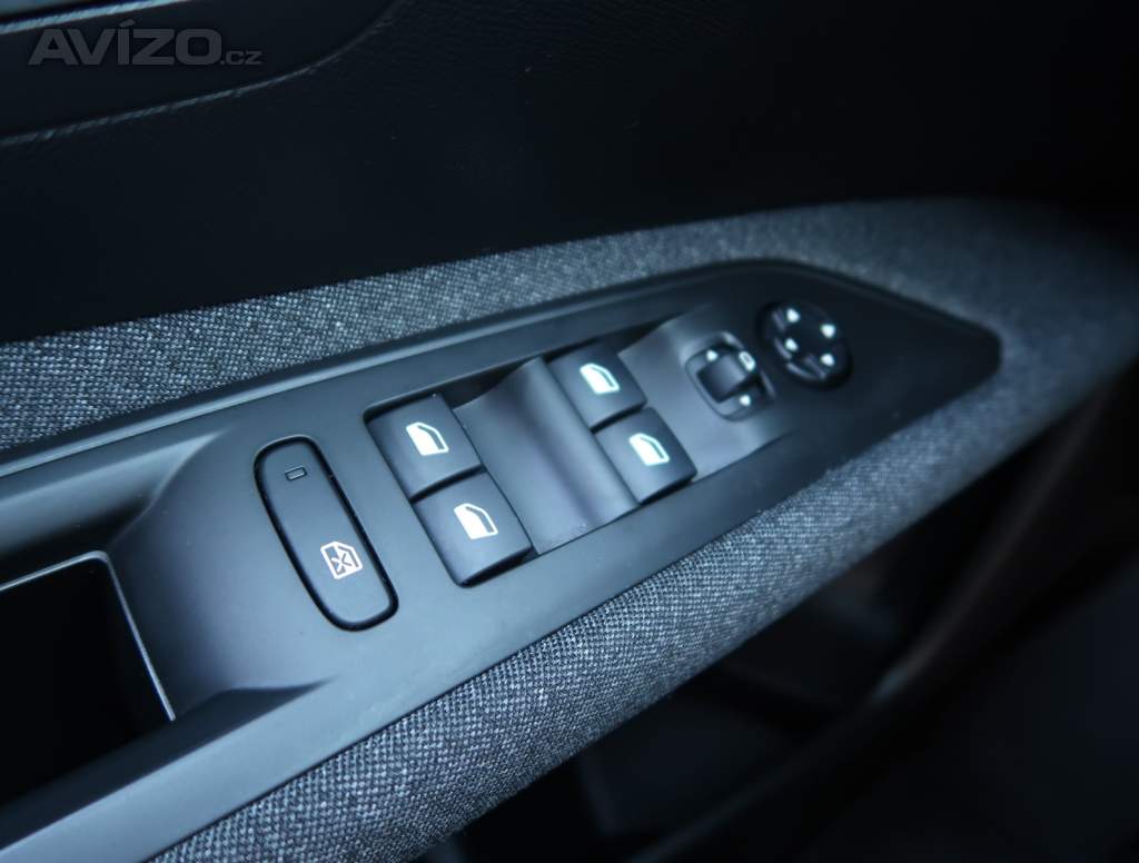 Foto inzerátu Peugeot 3008 1.2 PureTech