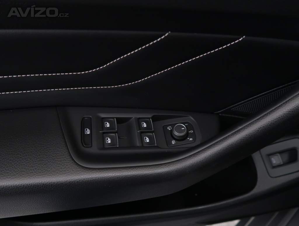 Foto inzerátu Volkswagen Passat 2.0 TSI