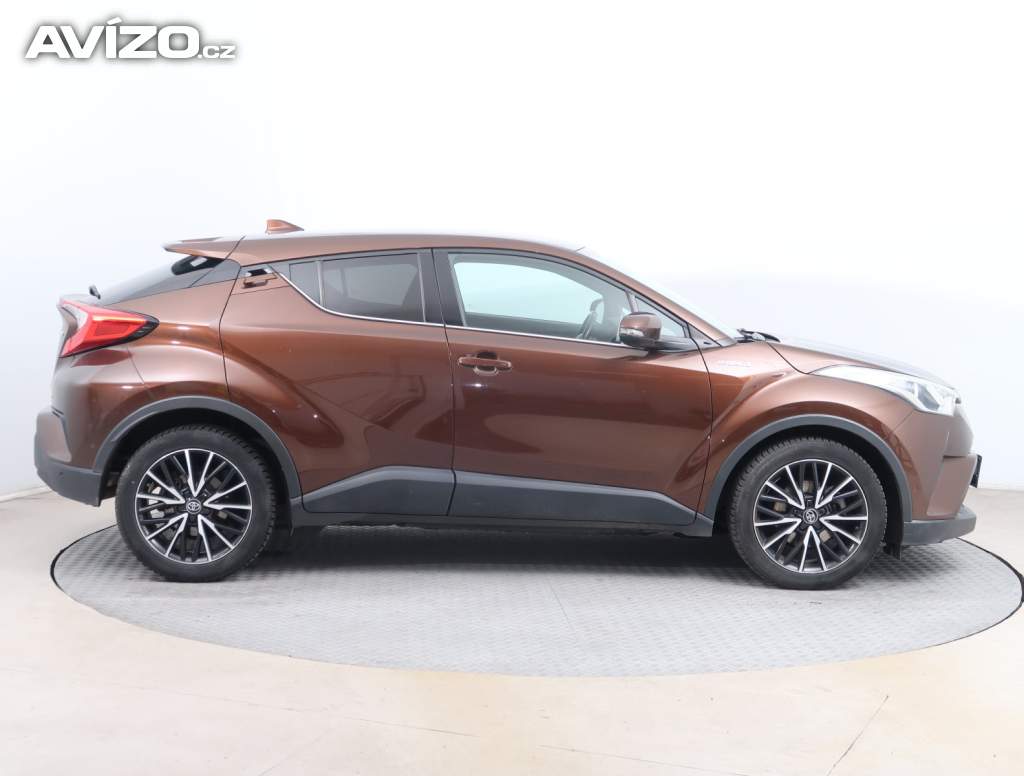 Foto inzerátu Toyota C-HR 1.8 Hybrid