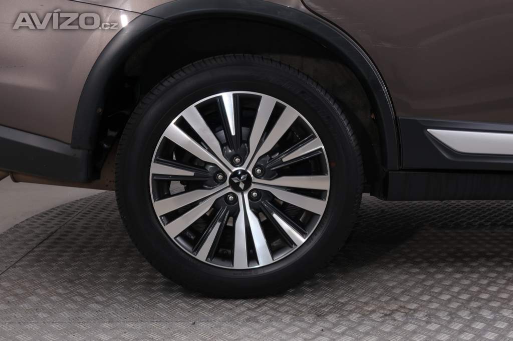 Foto inzerátu Mitsubishi Outlander 2.0