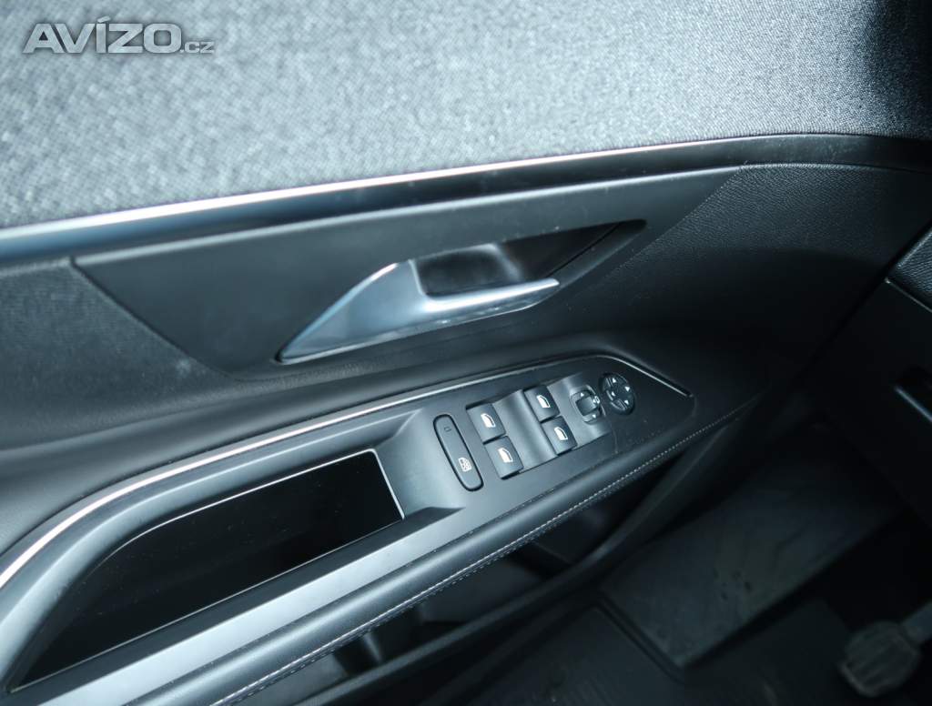 Foto inzerátu Peugeot 5008 PureTech 130