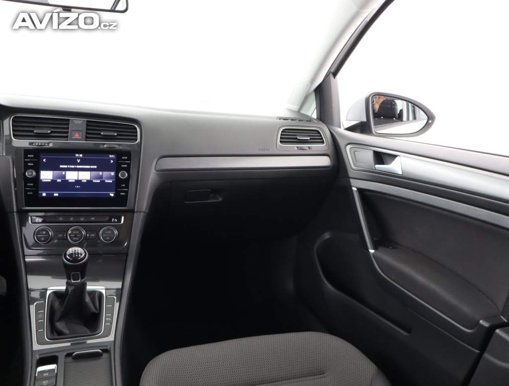 Foto inzerátu Volkswagen Golf 1.0 TSI