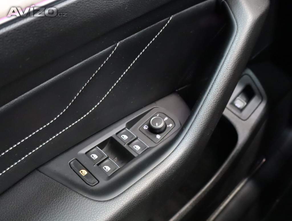 Foto inzerátu Volkswagen Passat 2.0 TDI