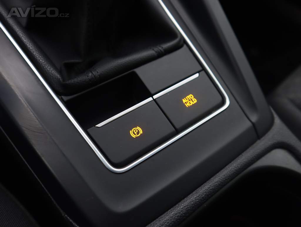 Foto inzerátu Volkswagen Golf 1.0 TSI