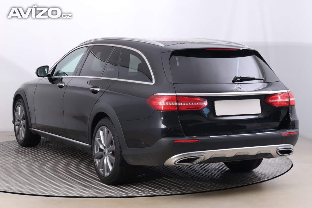 Foto inzerátu Mercedes-Benz Třídy E E 220 d 4MATIC