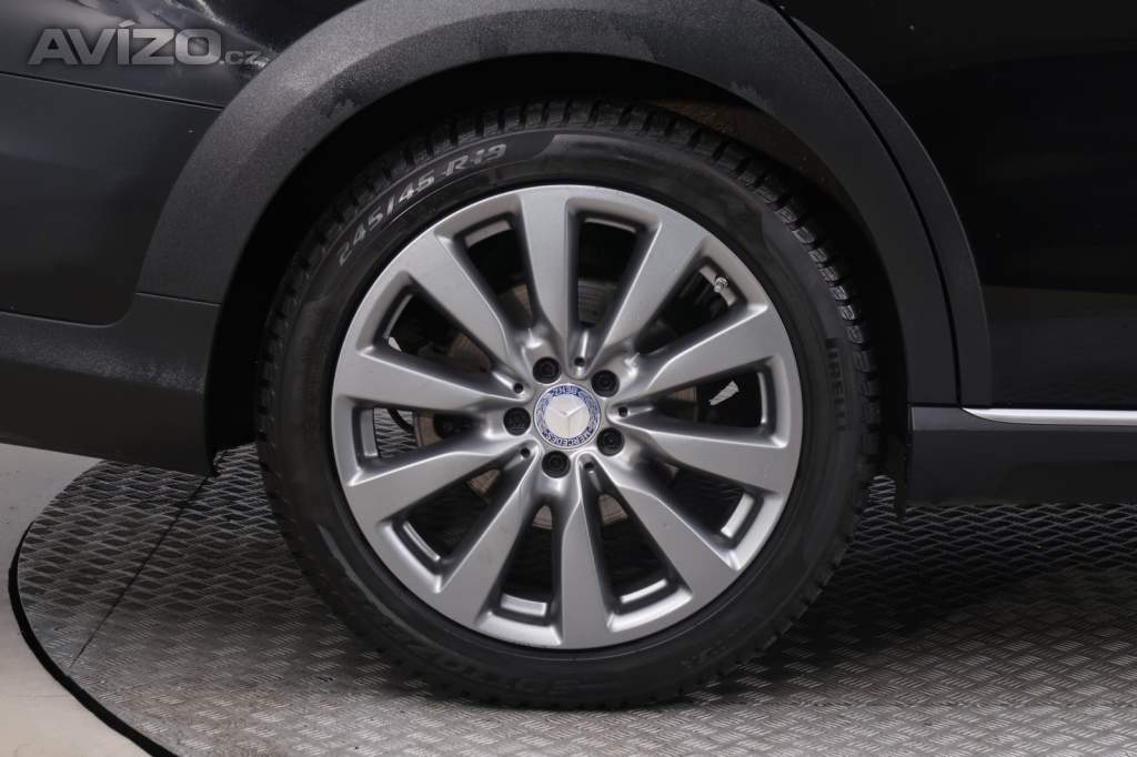 Foto inzerátu Mercedes-Benz Třídy E E 220 d 4MATIC