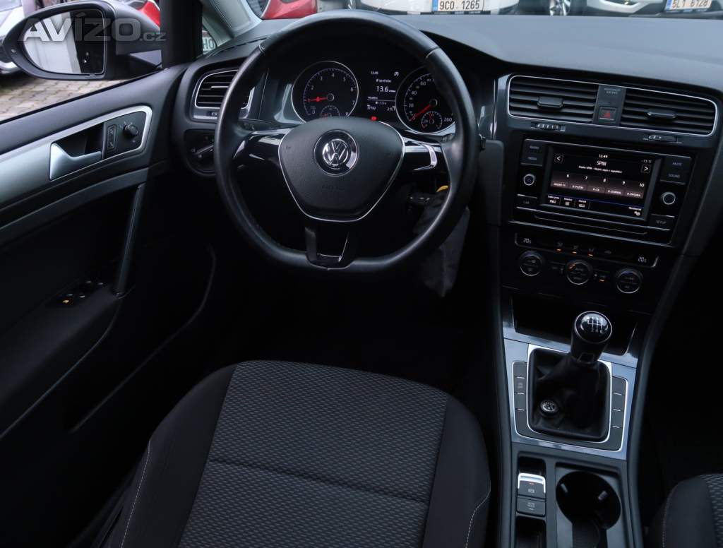 Foto inzerátu Volkswagen Golf 1.0 TSI