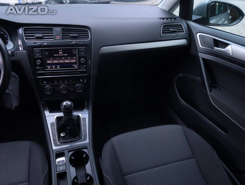 Foto inzerátu Volkswagen Golf 1.0 TSI