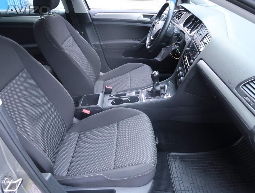 Foto inzerátu Volkswagen Golf 1.0 TSI