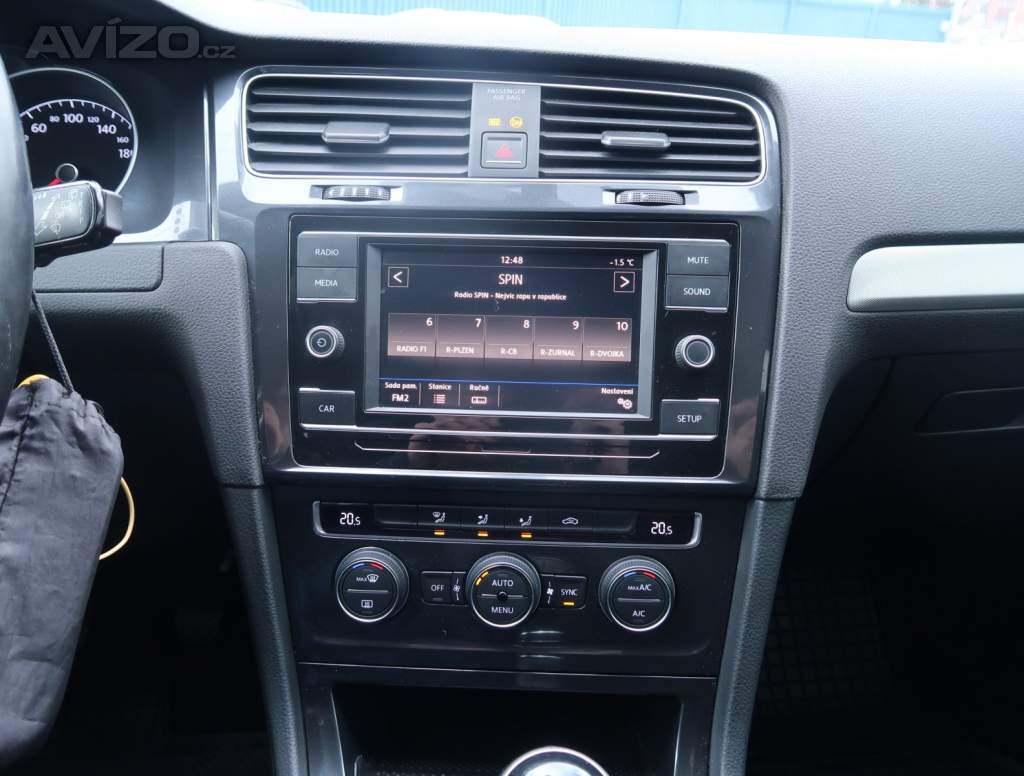 Foto inzerátu Volkswagen Golf 1.0 TSI