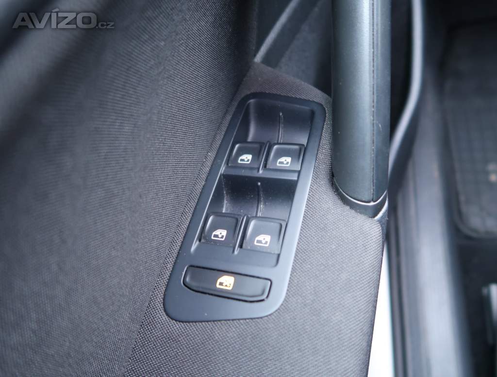 Foto inzerátu Volkswagen Golf 1.0 TSI