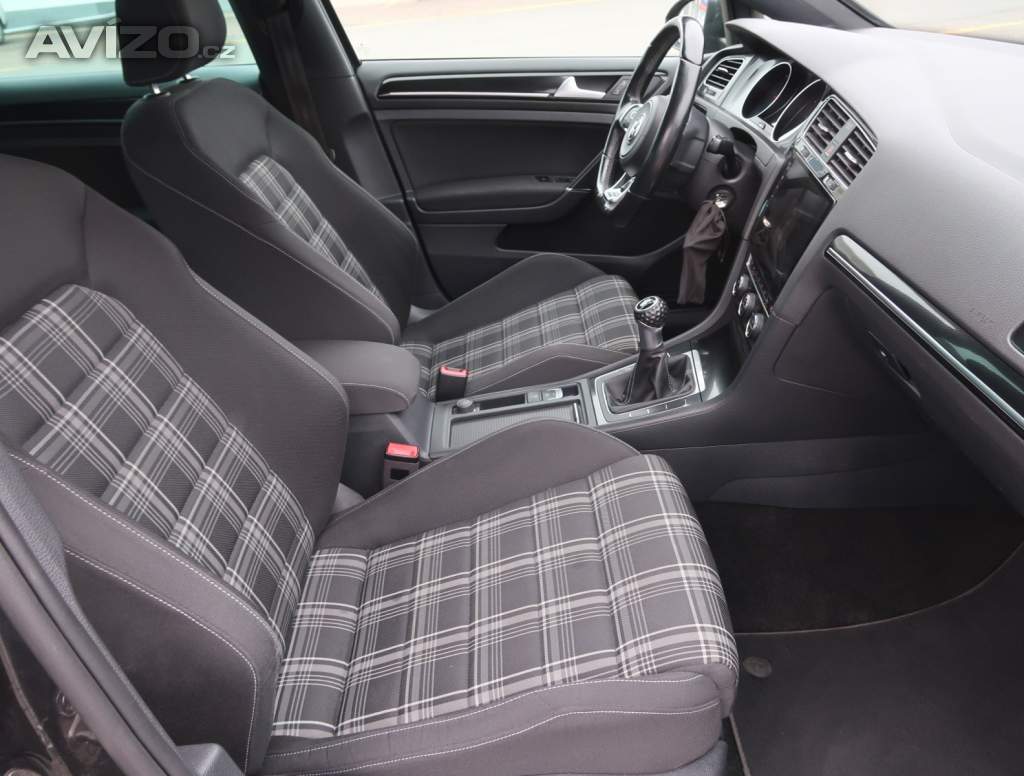Foto inzerátu Volkswagen Golf 2.0 TDI GTD