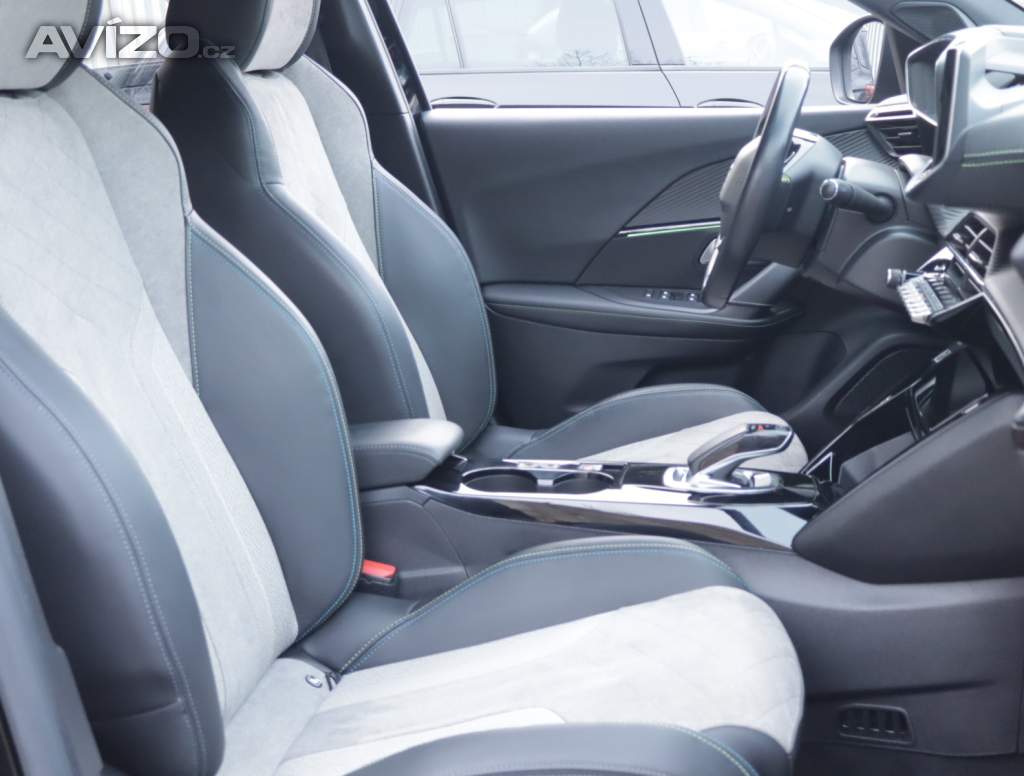 Foto inzerátu Peugeot e-2008 50 kWh