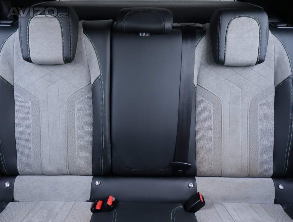 Foto inzerátu Peugeot e-2008 50 kWh