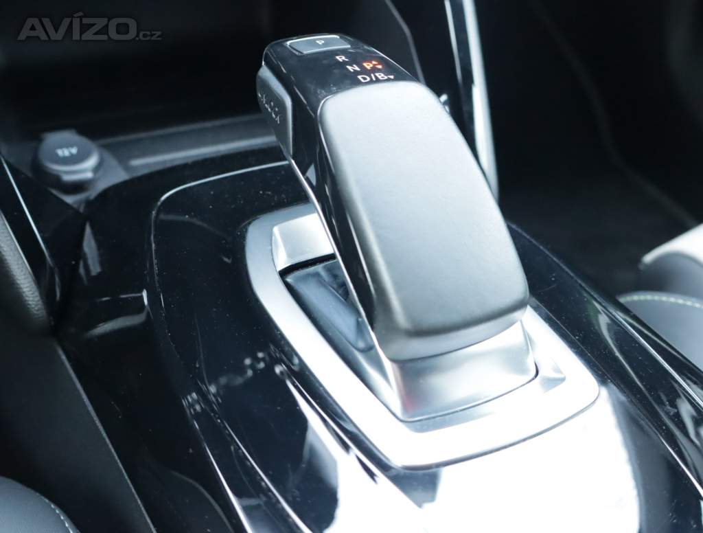 Foto inzerátu Peugeot e-2008 50 kWh