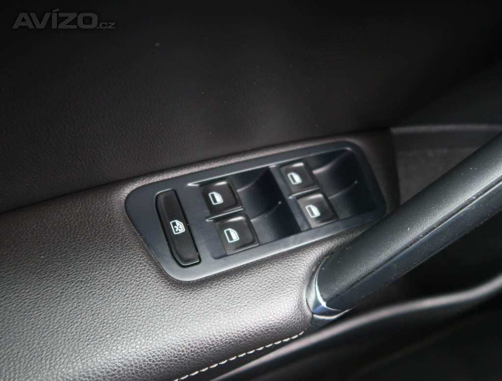 Foto inzerátu Volkswagen Golf 1.6 TDI