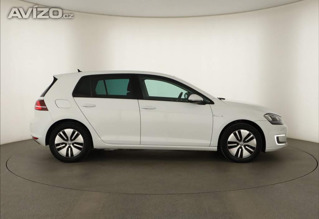Foto inzerátu Volkswagen e-Golf 20.5 kWh - 25 Ah