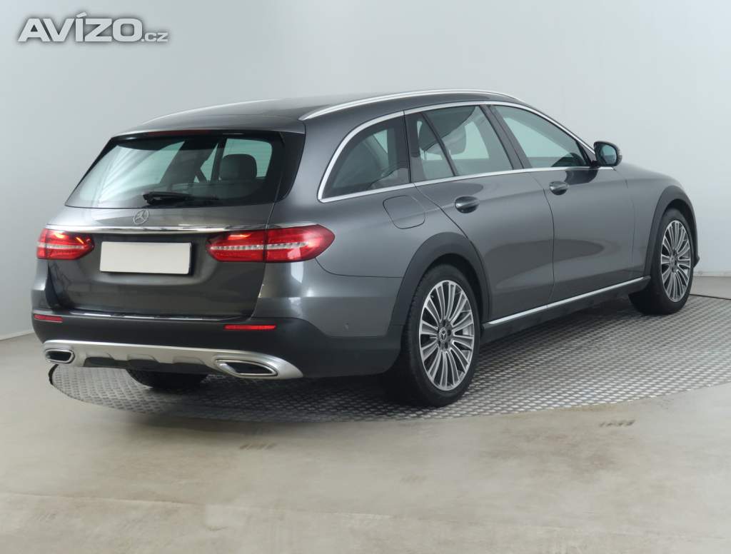 Foto inzerátu Mercedes-Benz Třídy E E 220 d 4MATIC