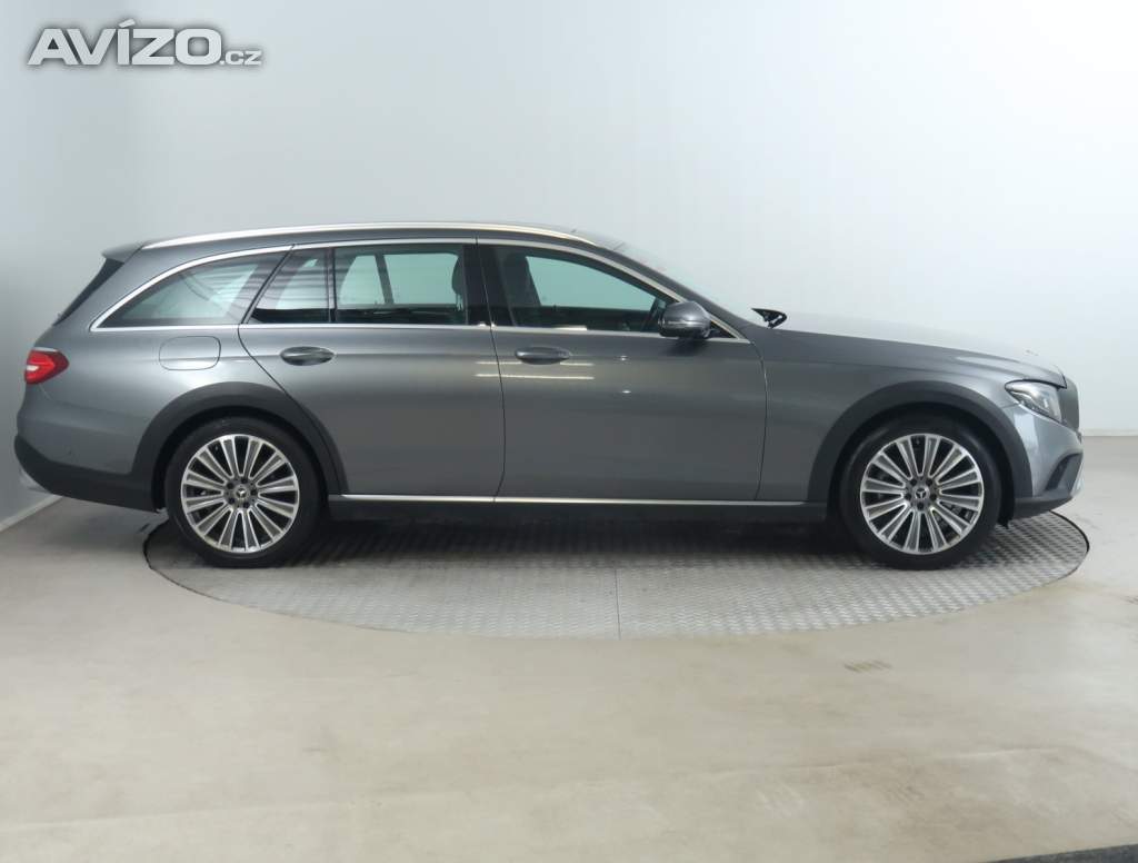 Foto inzerátu Mercedes-Benz Třídy E E 220 d 4MATIC