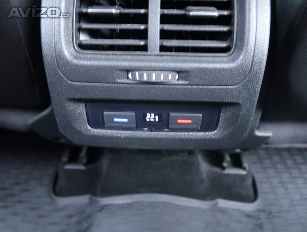 Foto inzerátu Volkswagen Touran 1.5 TSI