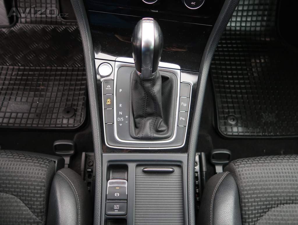 Foto inzerátu Volkswagen Golf 2.0 TDI