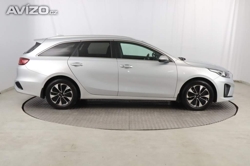 Foto inzerátu Kia Ceed 1.6 GDI plug-in