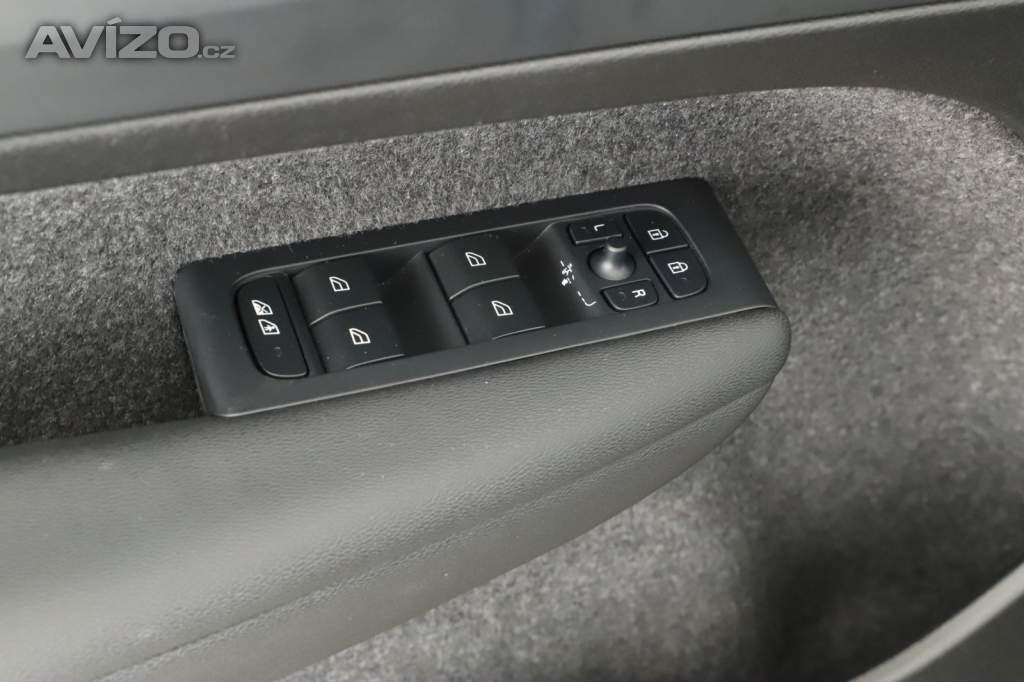 Foto inzerátu Volvo XC40 B3