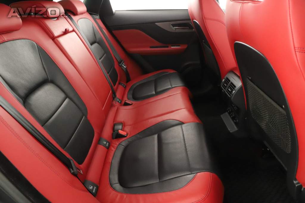 Foto inzerátu Jaguar F-Pace 30d AWD