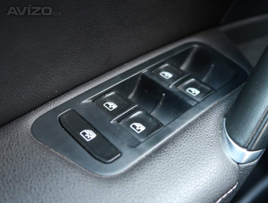 Foto inzerátu Volkswagen Golf 1.6 TDI