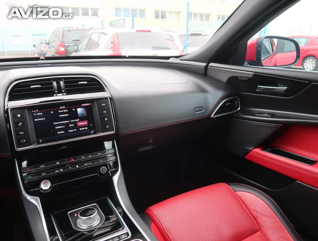 Foto inzerátu Jaguar XE 20d