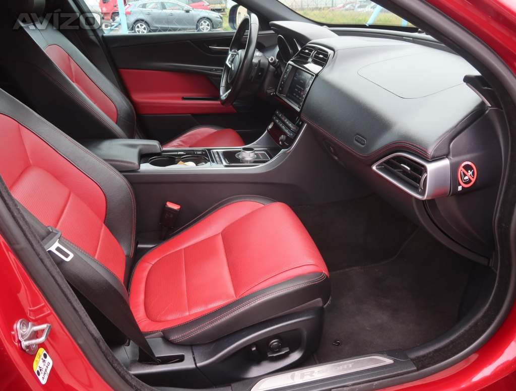 Foto inzerátu Jaguar XE 20d