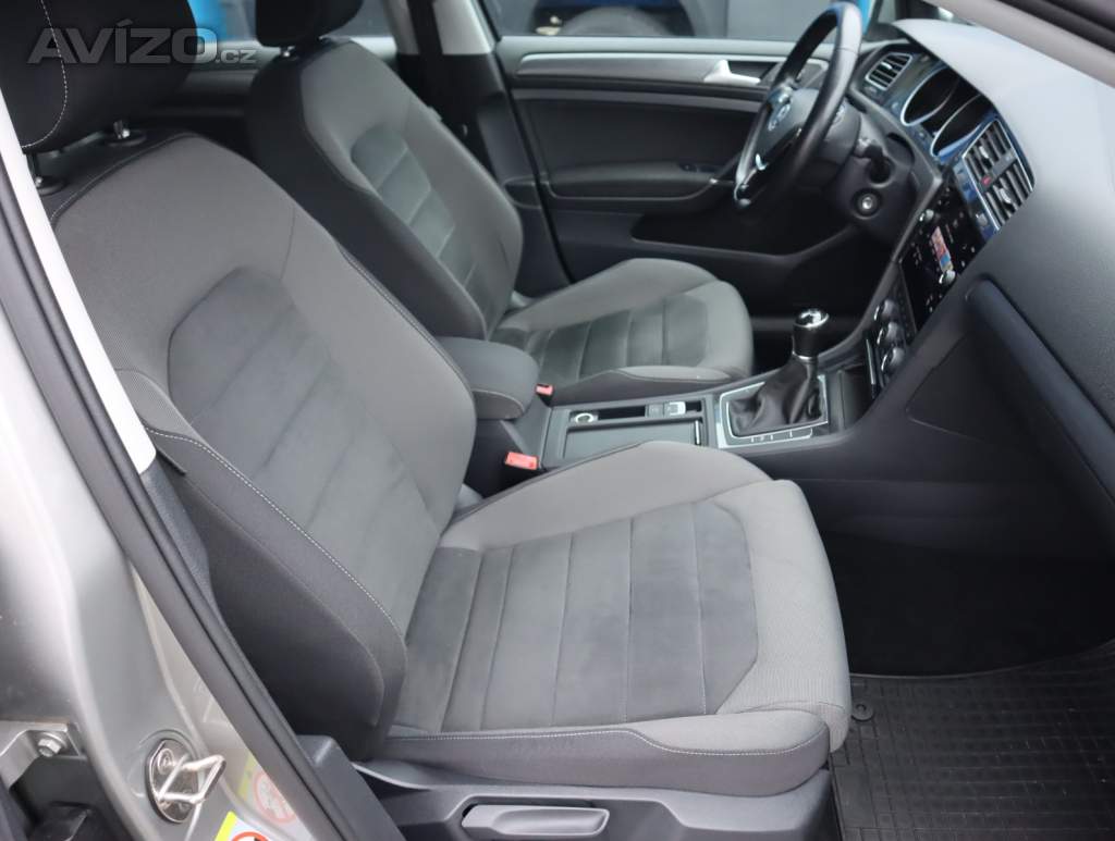 Foto inzerátu Volkswagen Golf 1.6 TDI