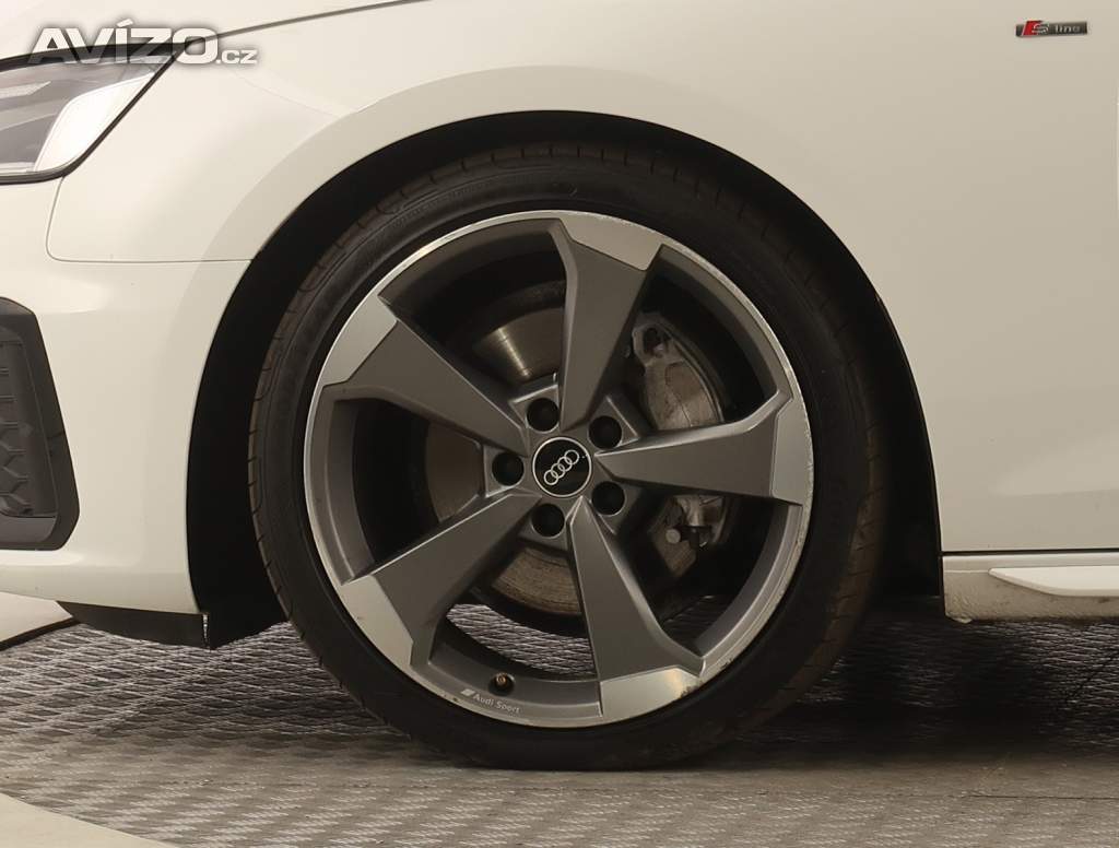 Foto inzerátu Audi A4 40 TDI