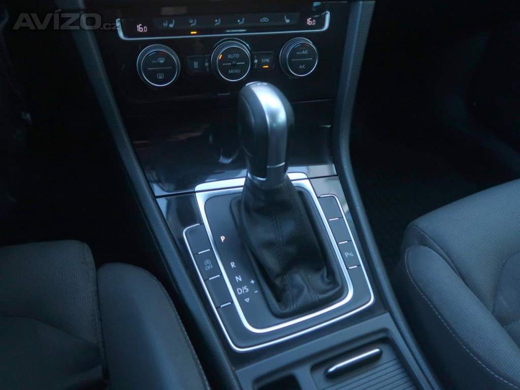 Foto inzerátu Volkswagen Golf 2.0 TDI