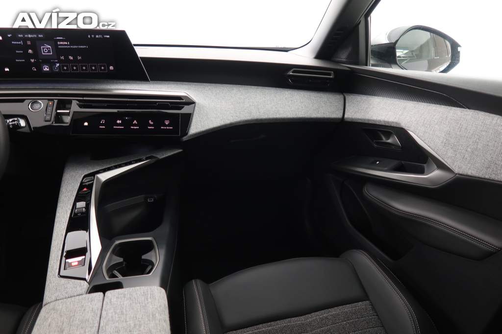Foto inzerátu Peugeot 5008 PureTech 130