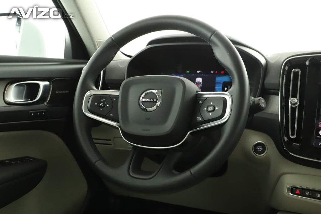 Foto inzerátu Volvo XC40 B4