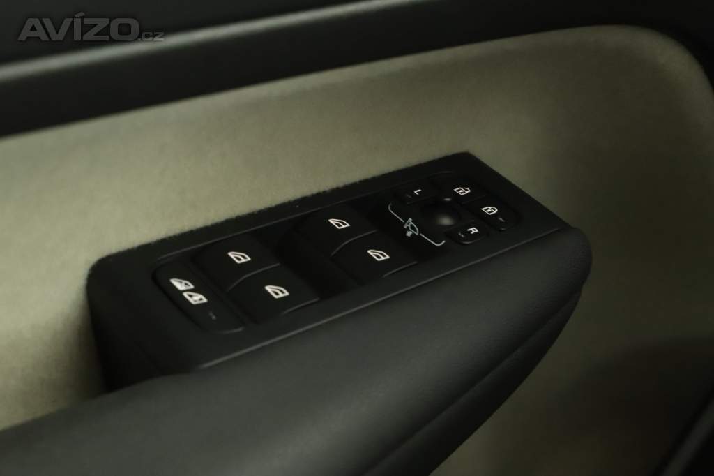 Foto inzerátu Volvo XC40 B4