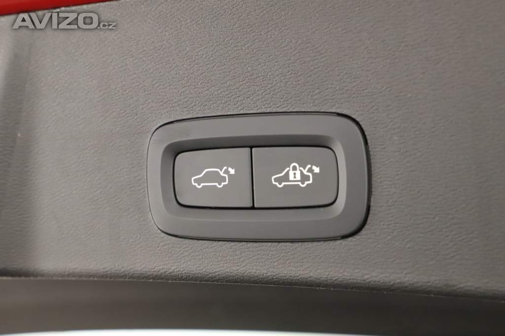 Foto inzerátu Volvo XC40 B4