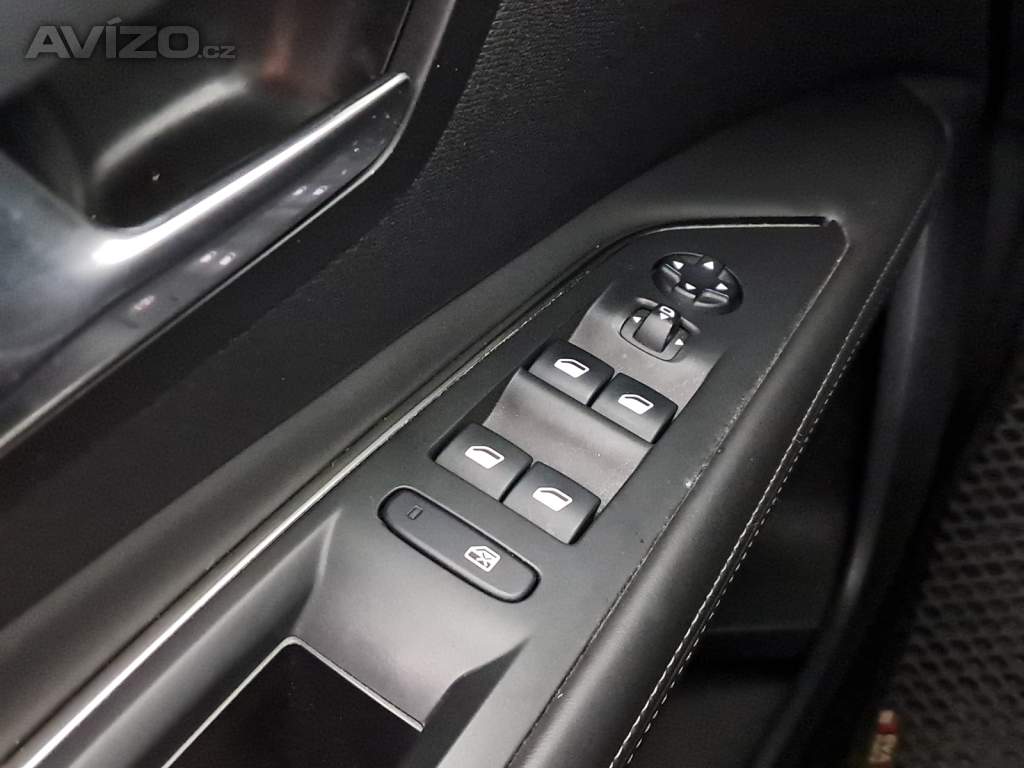 Foto inzerátu Peugeot 3008 1.2 PureTech