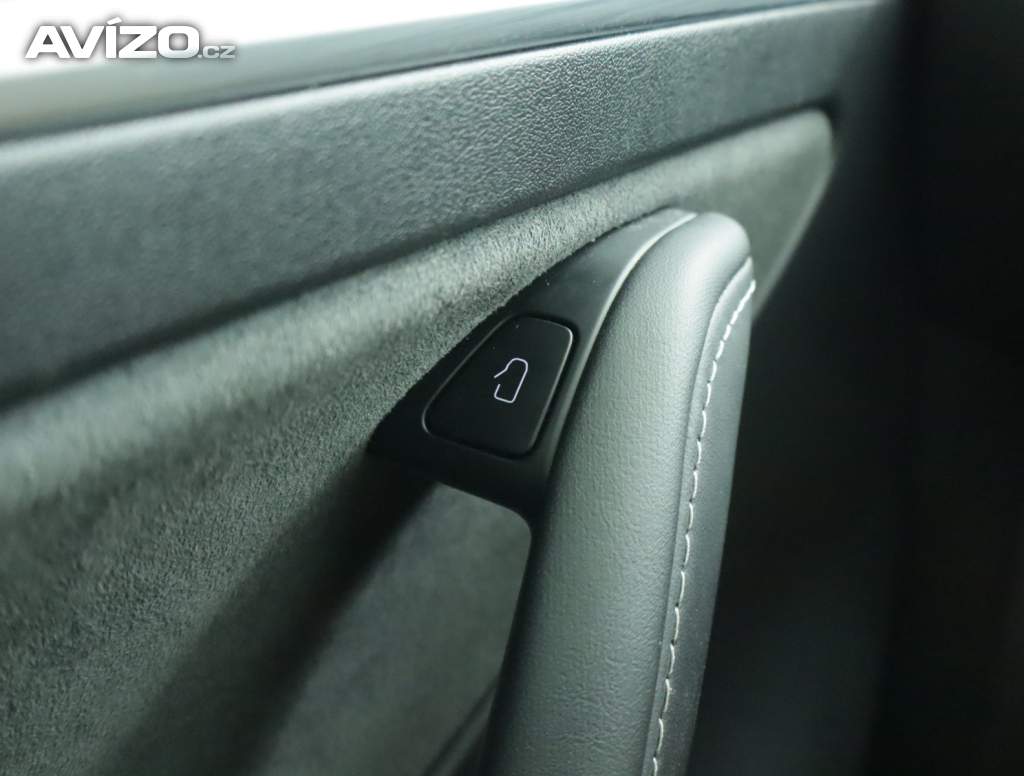 Foto inzerátu Tesla Model Y Long Range AWD 79kWh