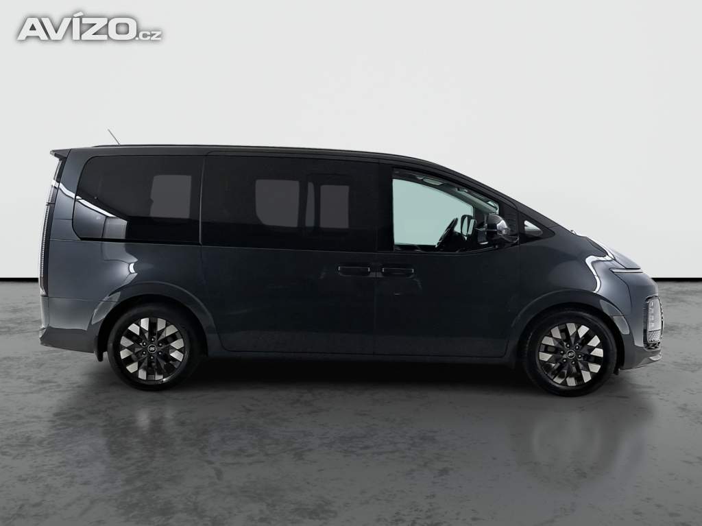 Foto inzerátu Hyundai Staria 2.2 CRDi
