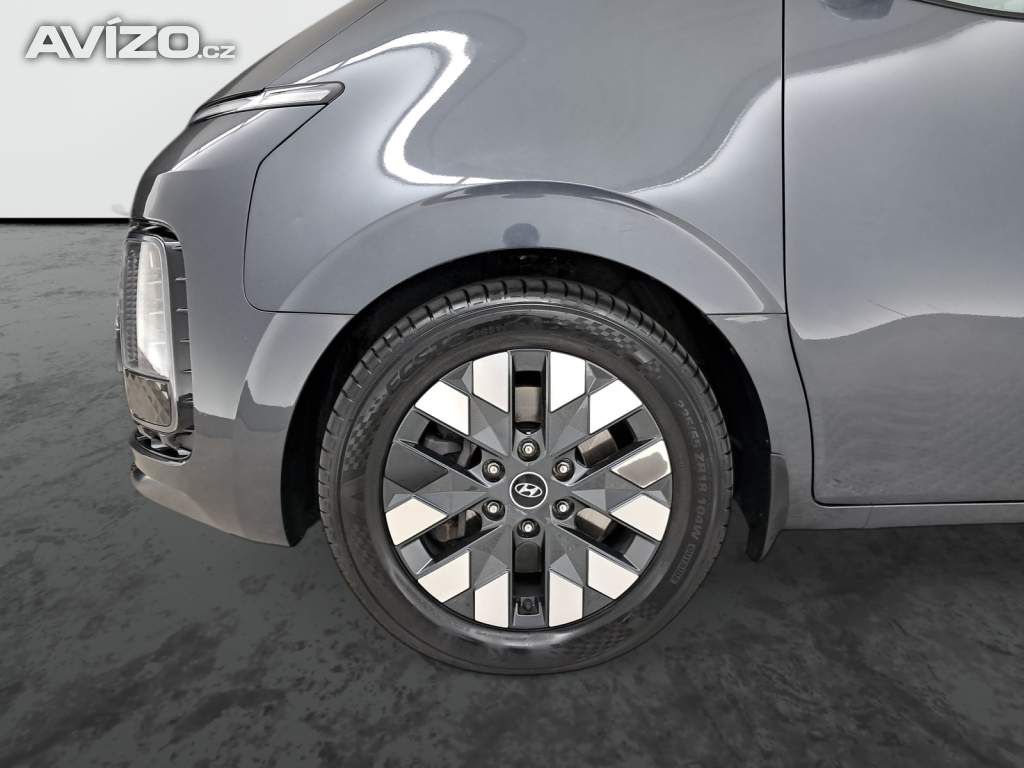 Foto inzerátu Hyundai Staria 2.2 CRDi