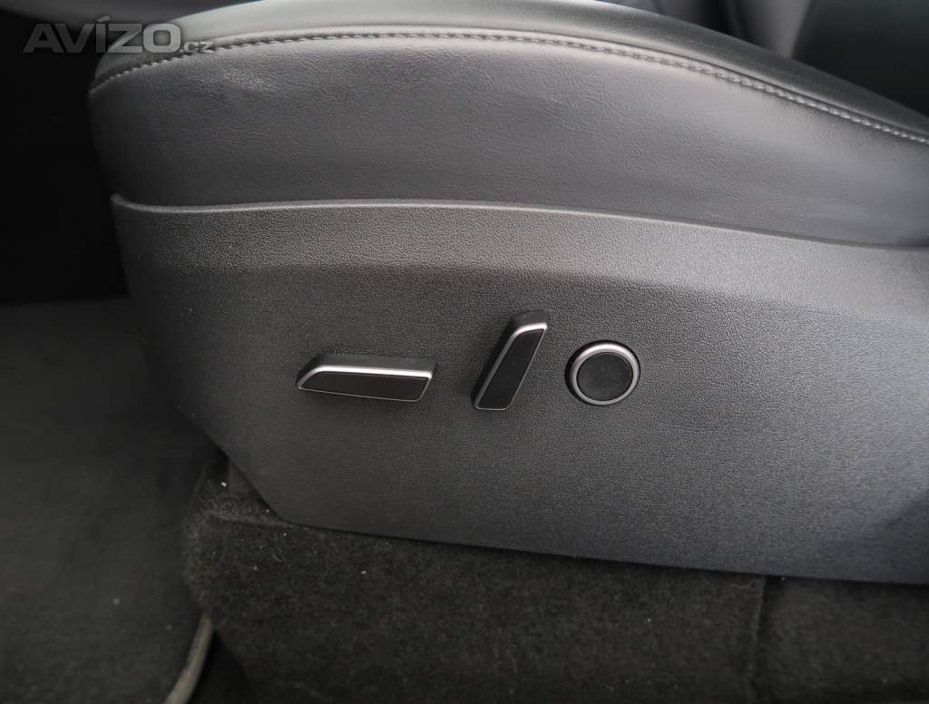 Foto inzerátu Tesla Model Y Long Range AWD 79kWh