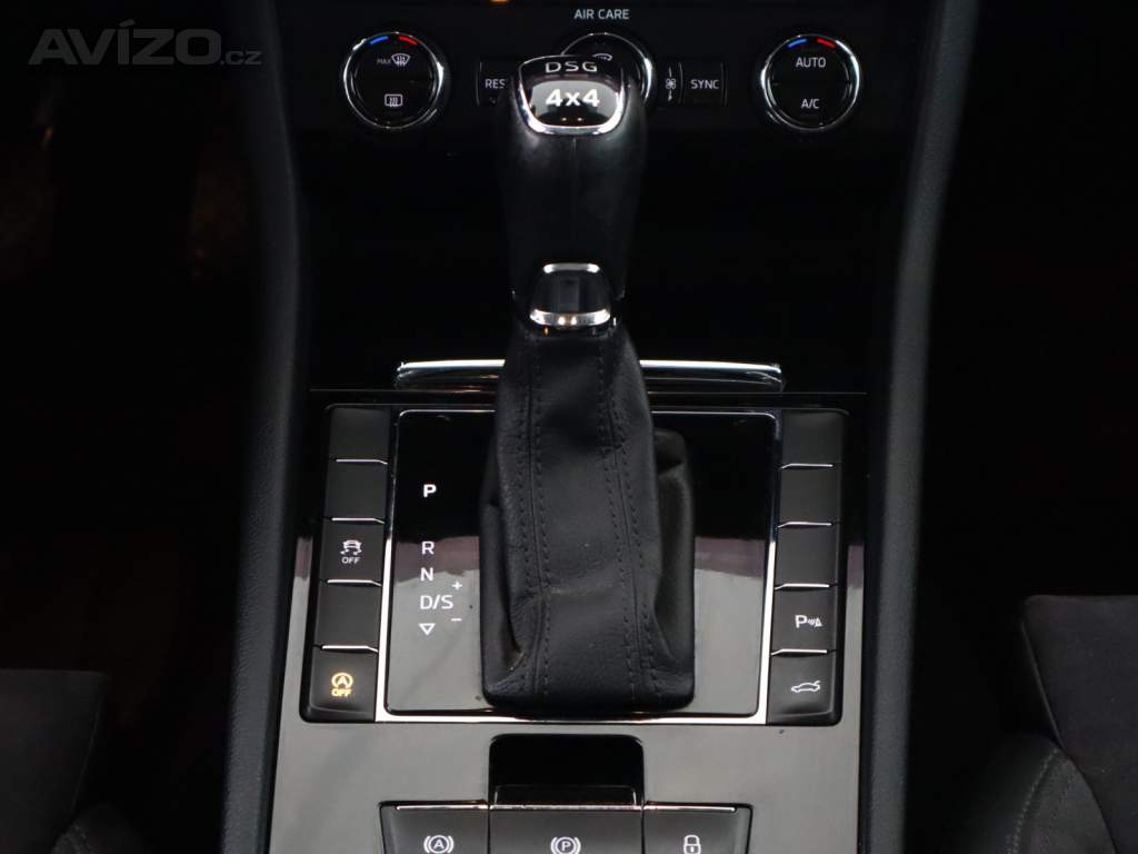 Foto inzerátu Skoda Superb 2.0 TDI 4x4