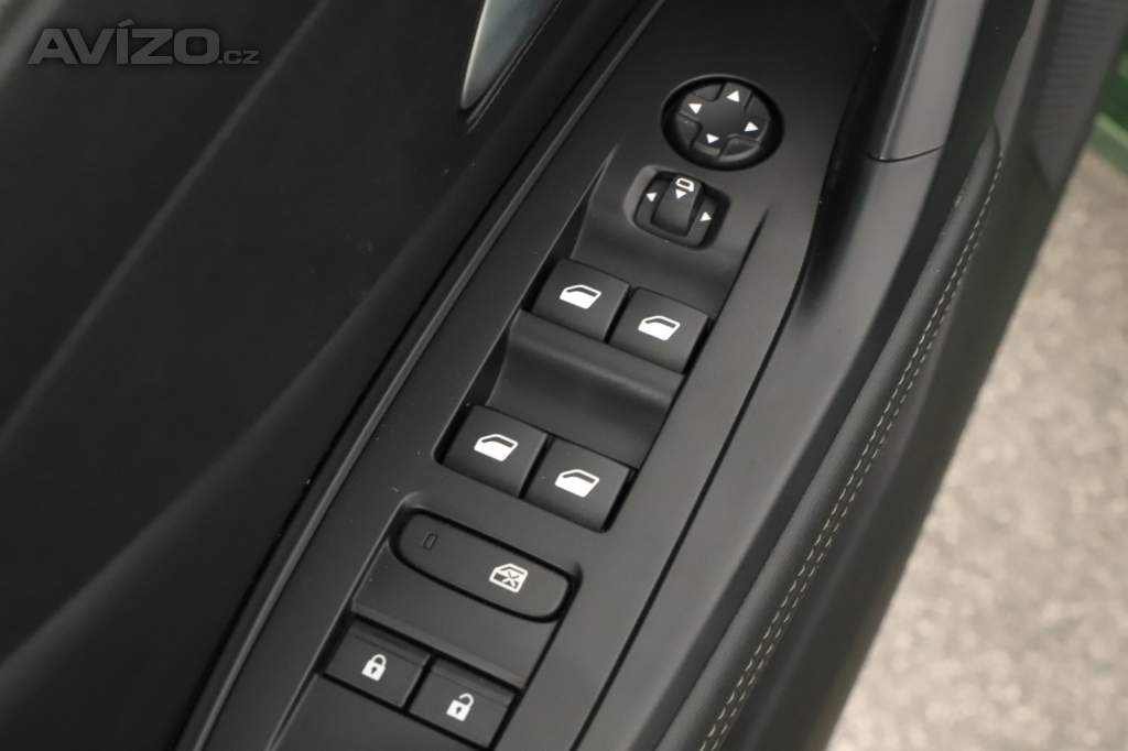 Foto inzerátu Peugeot 308 Hybrid 180