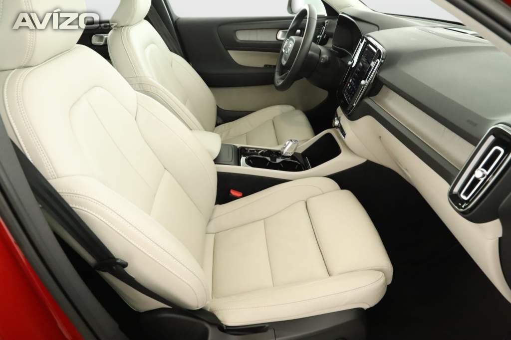 Foto inzerátu Volvo XC40 B4