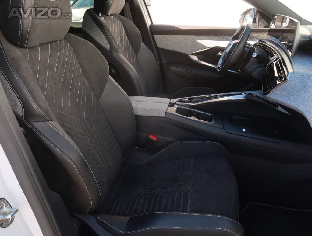 Foto inzerátu Peugeot e-3008 73 kWh