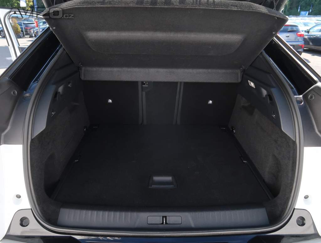Foto inzerátu Peugeot e-3008 73 kWh