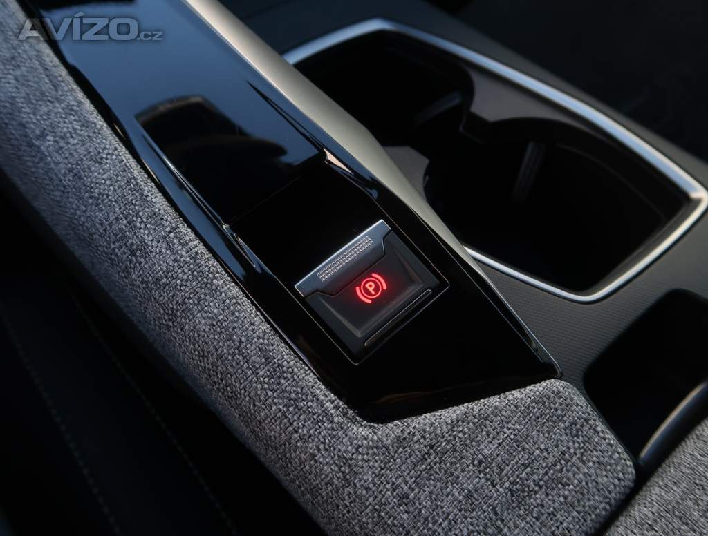 Foto inzerátu Peugeot e-3008 73 kWh